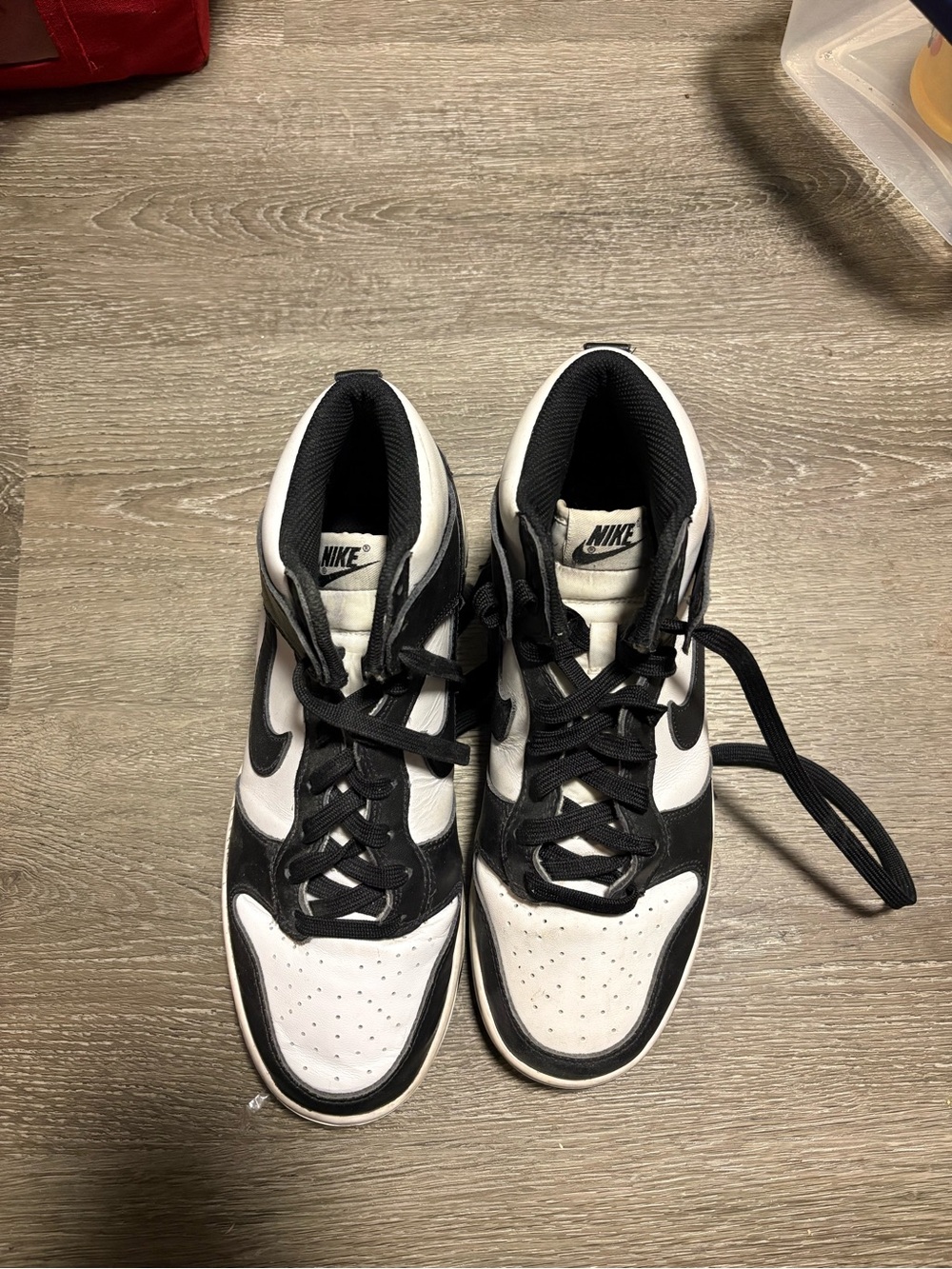 Nike Black and White Menβs High-Top Sneakers